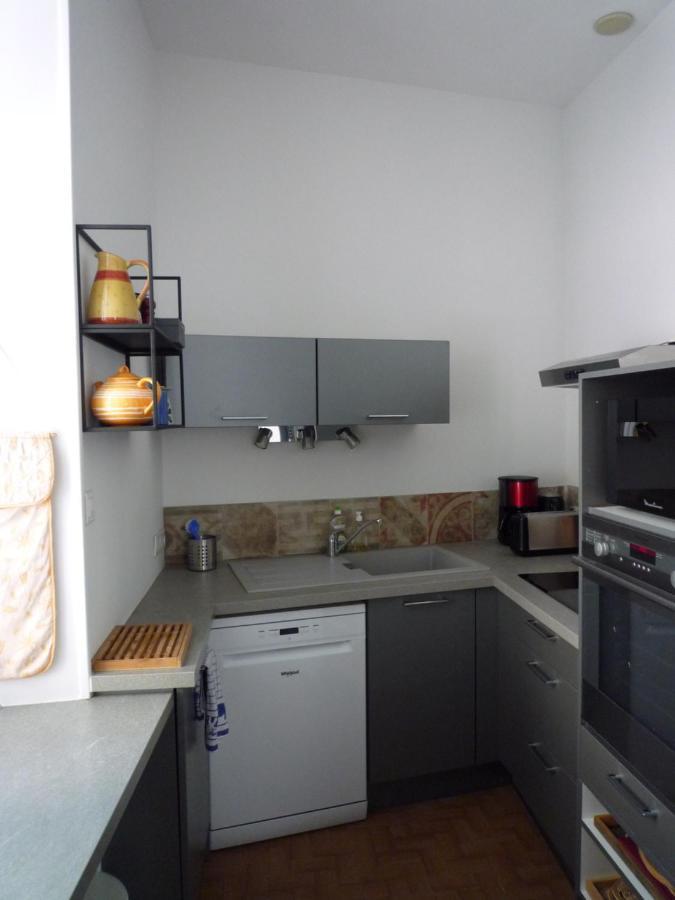 Appartement Avignon Centre Intra Muros Cour Exterieure Parking Prive Gratuit Exterior foto